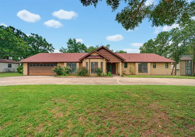 Homes for sale in Rockdale, TX | 133 Champions Dr, Rockdale, TX 76567 | MLS# 1316010