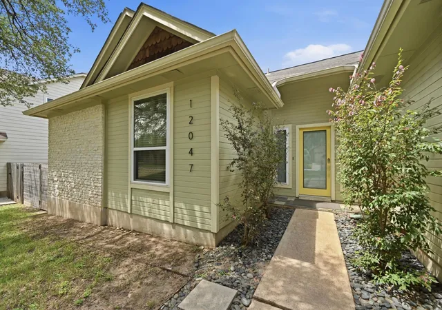 2nd image of 12047 Lincolnshire Dr, Austin, TX 78758 | MLS# 2548161