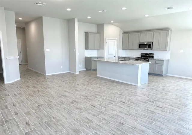 Photo 4 of Single family home for sale at 131 Spiny Lizard Ln, San Marcos, TX 78666 | MLS# 2939836 | Listing updated on 2026-09-23
