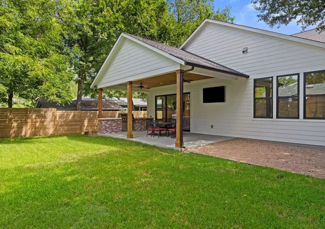 Photo 2 of Single family home for sale at 1212 Madison Ave, Austin, TX 78757 | MLS# 6976952 | Listing updated on 2026-09-21