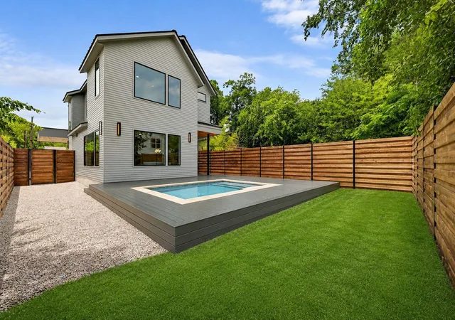 Photo 2 of Single family home for sale at 932 E 53rd Street, Austin, TX 78751 | MLS# 9199032 | Listing updated on 2026-08-01