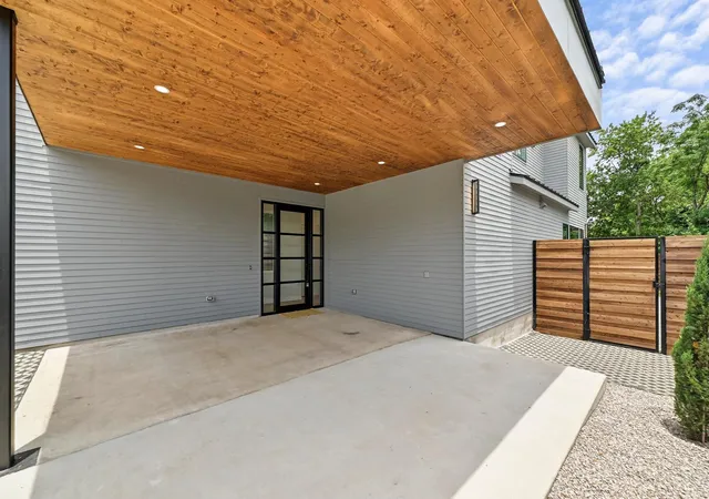 Photo 2 of Single family home for sale at 932 E 53rd Street, Austin, TX 78751 | MLS# 9199032 | Listing updated on 2026-08-01