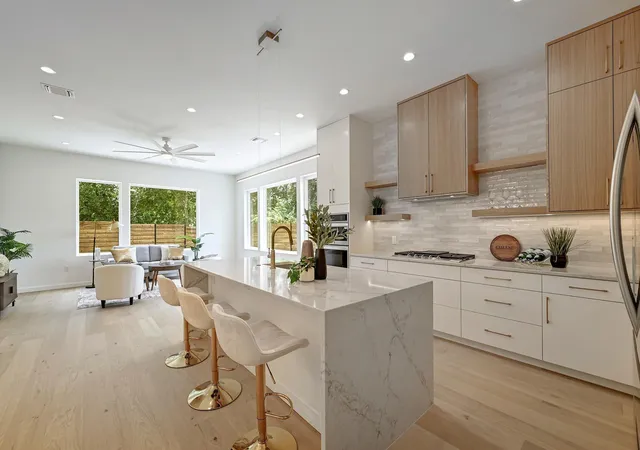 Photo 3 of Single family home for sale at 932 E 53rd Street, Austin, TX 78751 | MLS# 9199032 | Listing updated on 2026-08-01