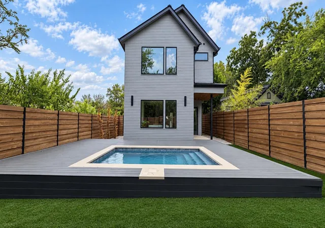 Photo 3 of Single family home for sale at 932 E 53rd Street, Austin, TX 78751 | MLS# 9199032 | Listing updated on 2026-10-27