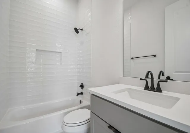 Photo 4 of Single family home for sale at 1313 Robin Trl, Round Rock, TX 78681 | MLS# 6555636 | Listing updated on 2026-10-06
