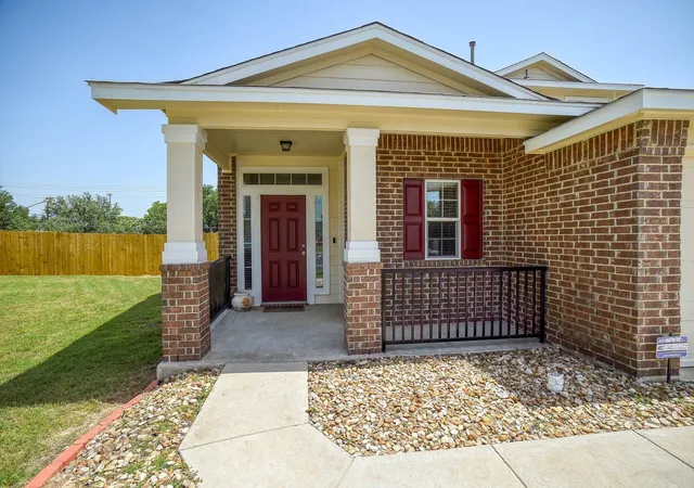Photo 4 of Single family home for sale at 410 S Hunting Lodge Ln, Bastrop, TX 78602 | MLS# 8281051 | Listing updated on 2026-10-07