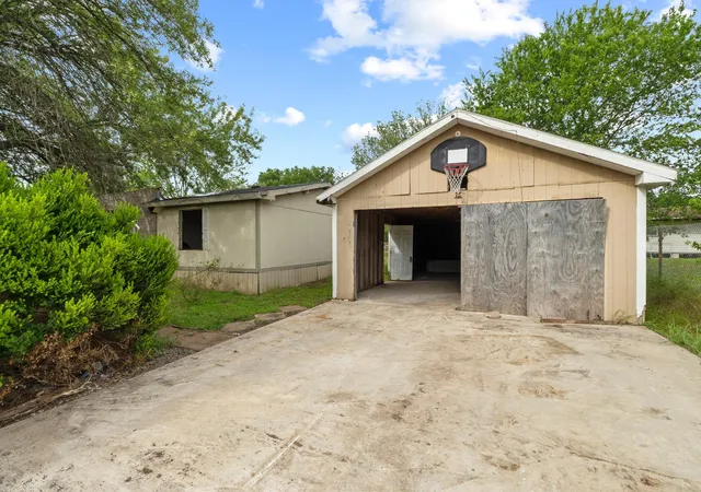 Homes for sale in Martindale, TX | 205 Skycrest Dr, Martindale, TX 78655 | MLS# 1438371