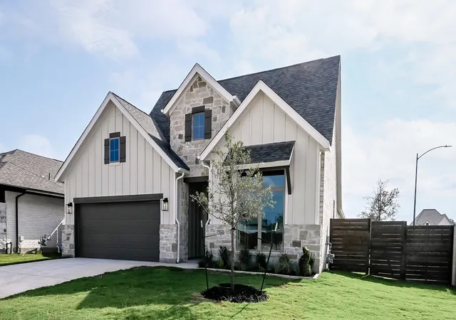 Photo 2 of Single family home for sale at 316 Foxfire Cv, Lockhart, TX 78644 | MLS# 4908404 | Listing updated on 2026-10-07