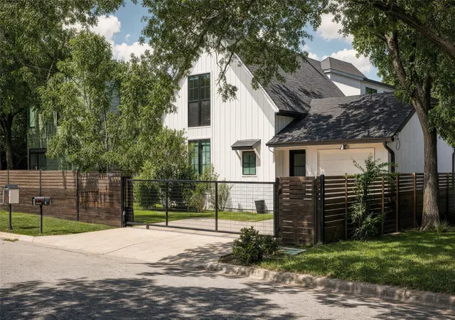 Photo 1 of Single family home for sale at 3102 Brinwood Ave, Austin, TX 78704 | MLS# 3642203 | Listing updated on 2026-10-10