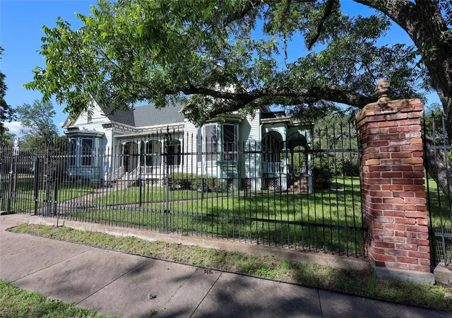 Homes for sale in La Grange, TX | 350 N Madison St, La Grange, TX 78945 | MLS# 9882684