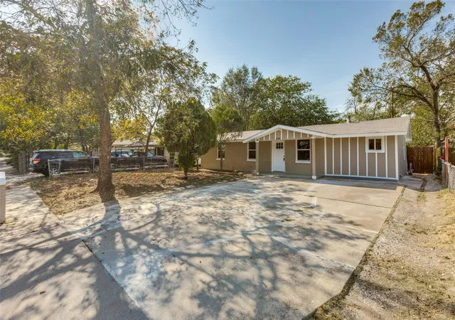 2nd image of 1118 Spur St, Austin, TX 78721 | MLS# 3483537