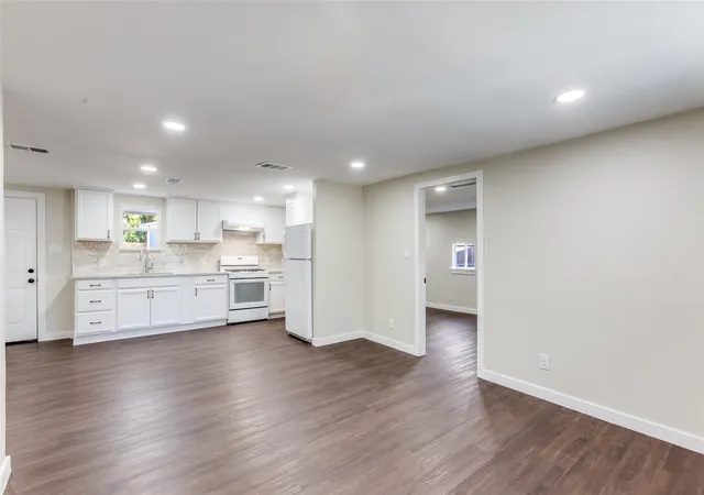 4th image of 1118 Spur St, Austin, TX 78721 | MLS# 3483537