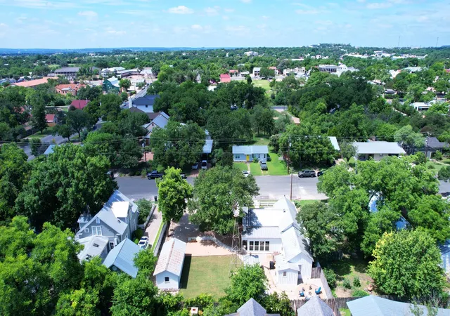 19th image of 410 E Schubert St, Fredericksburg, TX 78624 | MLS# 4100378