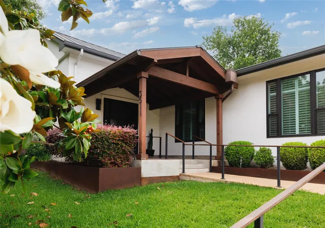 Photo 2 of Single family home for sale at 3511 Arrowhead Dr, Austin, TX 78731 | MLS# 2241117 | Listing updated on 2026-08-20