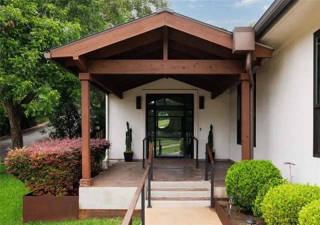 Photo 3 of Single family home for sale at 3511 Arrowhead Dr, Austin, TX 78731 | MLS# 2241117 | Listing updated on 2026-08-20