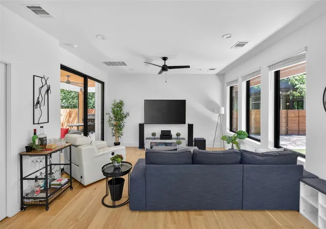 2nd image of 610 Clifford Dr #B, Austin, TX 78745 | MLS# 3237641