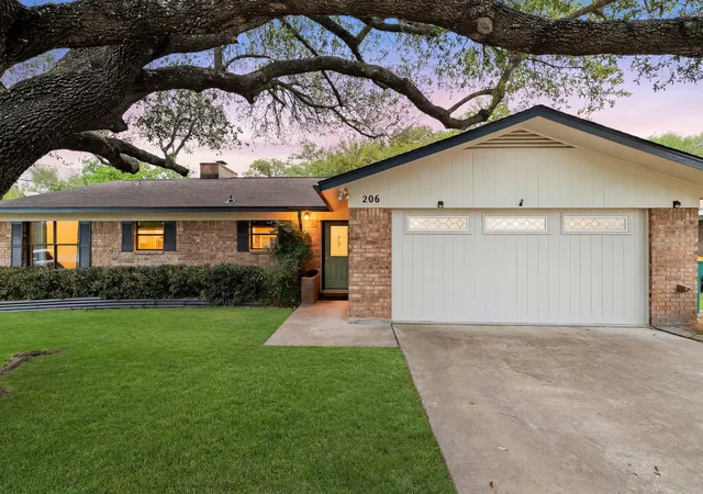 Photo 2 of Sale Pending at 206 E Pheasant Rd, Marble Falls, TX 78654 | MLS# 2656098 | Listing updated on 2026-09-12