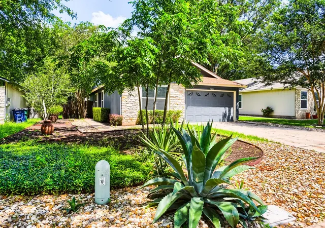 Single family home for sale at 9616 Holly Springs Dr, Austin, TX 78748 | MLS# 3507136
