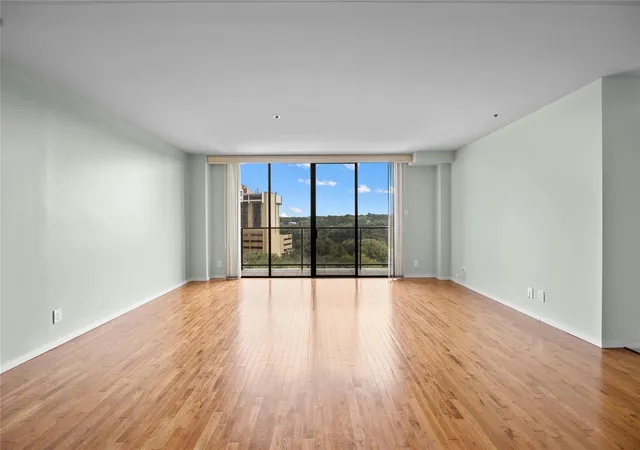3rd image of 40 N Interstate 35 Hwy #8C4, Austin, TX 78701 | MLS# 7408657