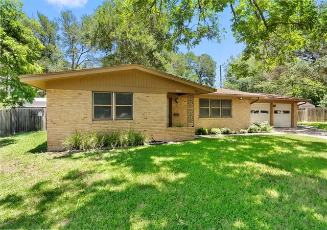 Photo 2 of Single family home for sale at 4500 Rim Rock Path, Austin, TX 78745 | MLS# 6508414 | Listing updated on 2026-09-08
