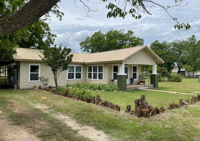 Homes for sale in Cross Plains, TX | 801 N Avenue A Ave, Cross Plains, TX 76443 | MLS# 7001903
