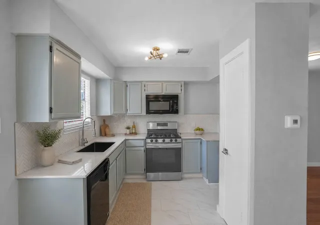 Photo 3 of Sale Pending at 800 Smoke Signal Pass, Pflugerville, TX 78660 | MLS# 3193371 | Listing updated on 2026-08-26