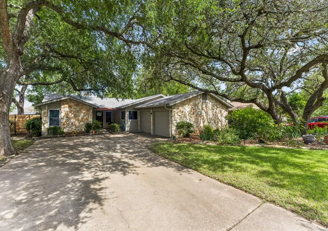 Photo 3 of Single family home for sale at 6101 Sun Vista Dr, Austin, TX 78749 | MLS# 2257356 | Listing updated on 2026-09-06