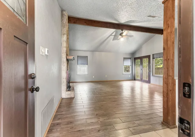 Photo 4 of Single family home for sale at 6101 Sun Vista Dr, Austin, TX 78749 | MLS# 2257356 | Listing updated on 2026-09-06