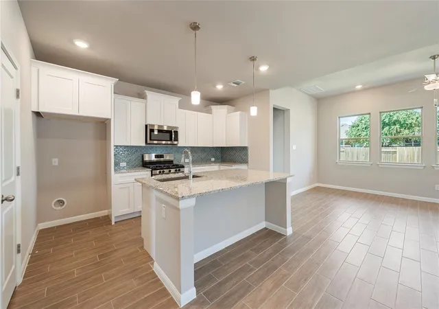 Photo 4 of Single family home for sale at 128 Comet Pointe Dr, Georgetown, TX 78628 | MLS# 3125282 | Listing updated on 2026-10-25