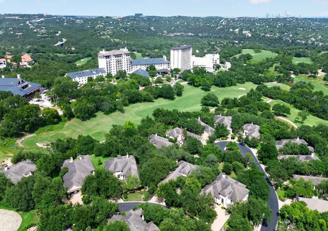 Listing Photo 2 - Condo for sale in building located at 2305 Barton Creek Blvd, Austin, TX 78735 - Unit #40