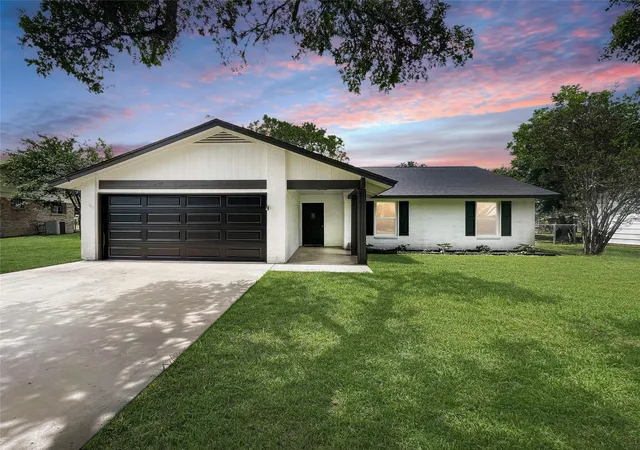 Photo 1 of Single family home for sale at 313 Golden Oaks Dr, Georgetown, TX 78628 | MLS# 2326857 | Listing updated on 2026-10-02