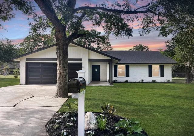 Photo 2 of Single family home for sale at 313 Golden Oaks Dr, Georgetown, TX 78628 | MLS# 2326857 | Listing updated on 2026-10-02