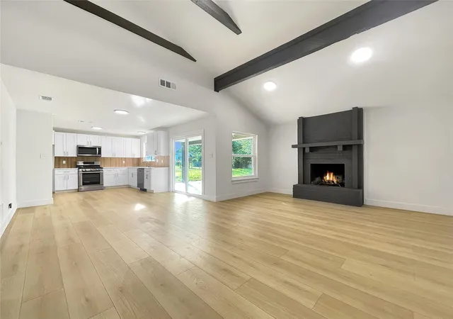 Photo 4 of Single family home for sale at 313 Golden Oaks Dr, Georgetown, TX 78628 | MLS# 2326857 | Listing updated on 2026-10-02