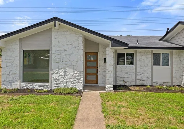 Photo 1 of Single family home for sale at 5400 Salem Hl Dr, Austin, TX 78745 | MLS# 7748842 | Listing updated on 2026-09-15