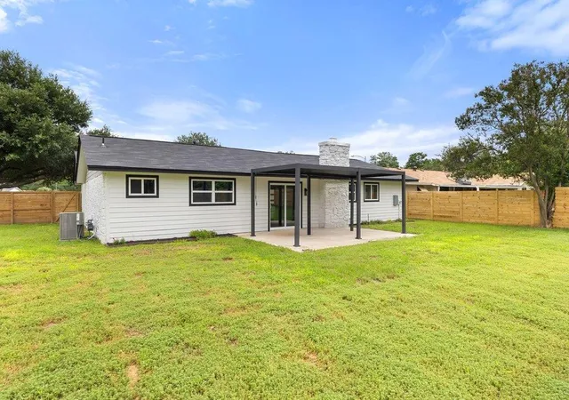 Photo 22 of Single family home for sale at 5400 Salem Hl Dr, Austin, TX 78745 | MLS# 7748842 | Listing updated on 2026-10-06