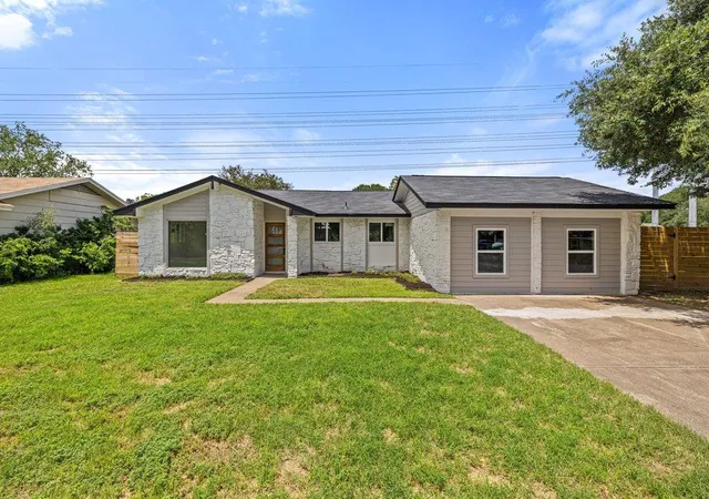 Photo 4 of Single family home for sale at 5400 Salem Hl Dr, Austin, TX 78745 | MLS# 7748842 | Listing updated on 2026-09-15
