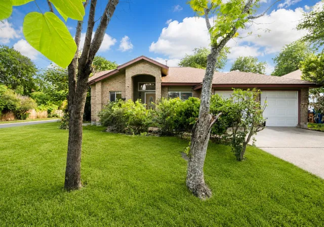 2nd image of 5611 Meadow Crst, Austin, TX 78744 | MLS# 1450430