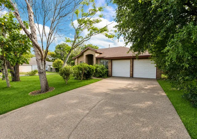 3rd image of 5611 Meadow Crst, Austin, TX 78744 | MLS# 1450430