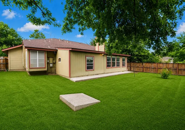 4th image of 5611 Meadow Crst, Austin, TX 78744 | MLS# 1450430