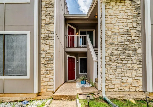 Listing Photo 2 - Condo for sale in building located at 1720 Timber Ridge Rd, Austin, TX 78741 - Unit #166