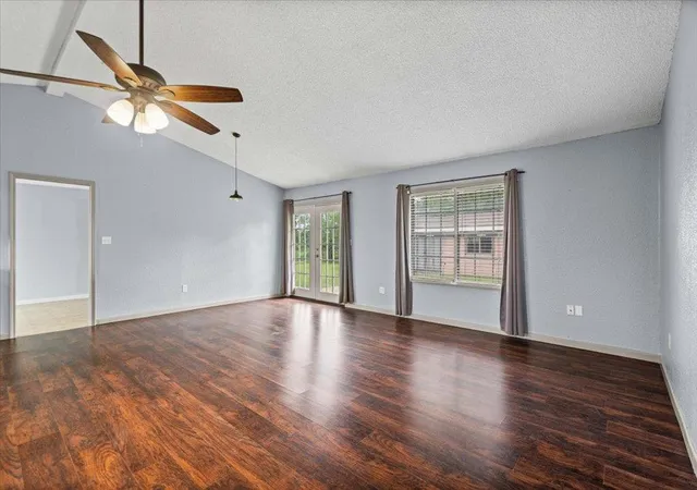 Photo 3 of Single family home for sale at 650 W Austin Rd, Luling, TX 78648 | MLS# 4977052 | Listing updated on 2026-09-16