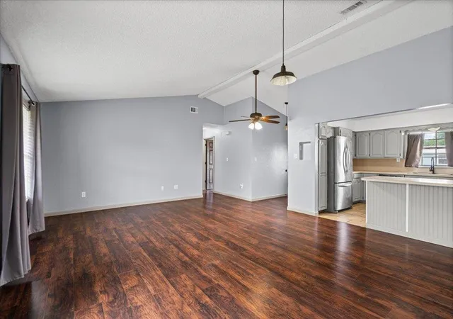Photo 4 of Single family home for sale at 650 W Austin Rd, Luling, TX 78648 | MLS# 4977052 | Listing updated on 2026-10-08