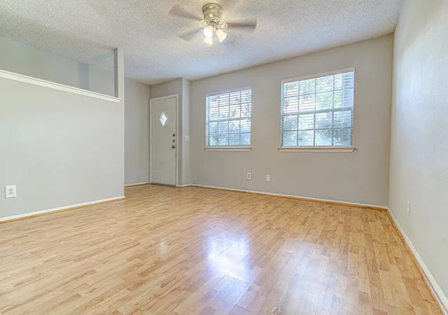 Photo 4 of House for sale at 907 Taulbee Ln, Austin, TX 78757 | MLS# 1555283 | Listing updated on 2026-09-04