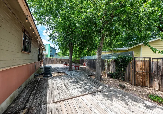 Photo 18 of Multi family home for sale at 5006 Sara Dr, Austin, TX 78721 | MLS# 2506994 | Listing updated on 2026-09-02