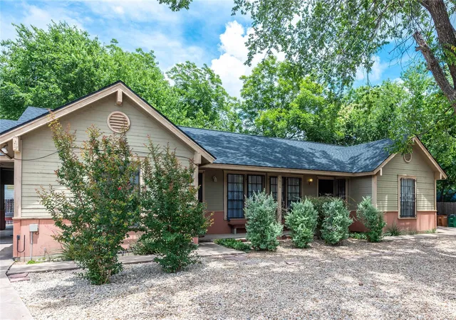 Photo 2 of Multi family home for sale at 5006 Sara Dr, Austin, TX 78721 | MLS# 2506994 | Listing updated on 2026-09-02