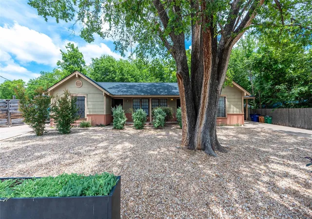Photo 3 of House for sale at 5006 Sara Dr, Austin, TX 78721 | MLS# 2506994 | Listing updated on 2026-09-02