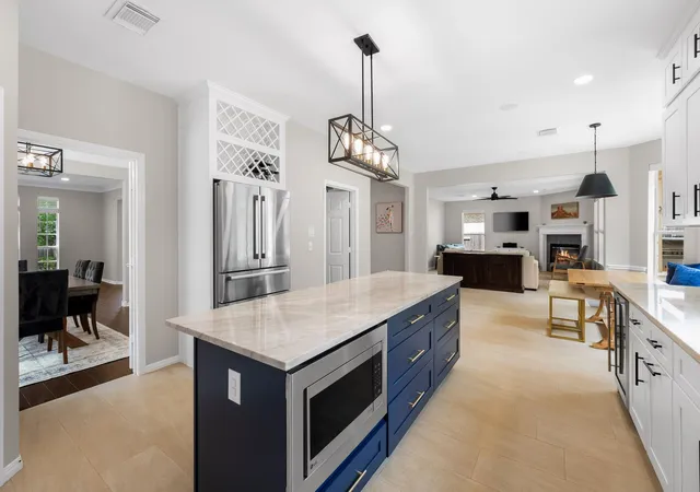 Photo 3 of Sale Pending at 3401 Zebecca Crk Dr, Austin, TX 78732 | MLS# 5755314 | Listing updated on 2026-09-03