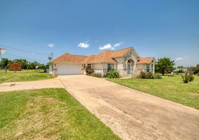 Photo 3 of Single family home for sale at 341 Brown Rd, Mc Dade, TX 78650 | MLS# 7911858 | Listing updated on 2026-09-23