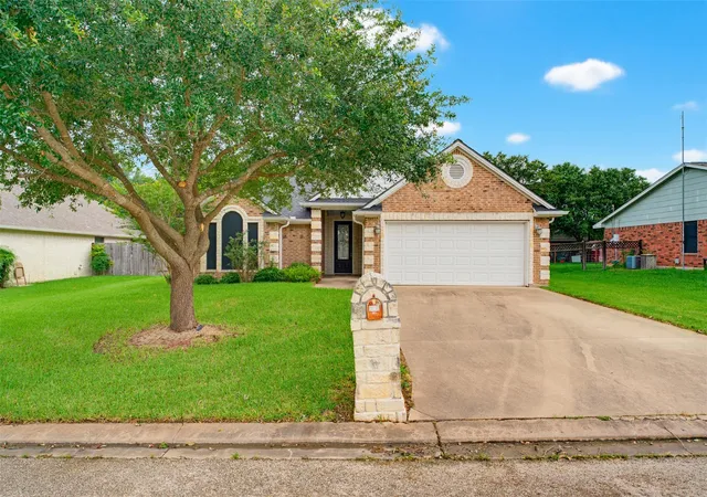 Homes for sale in Caldwell, TX | 702 Woodson Dr, Caldwell, TX 77836 | MLS# 7954673