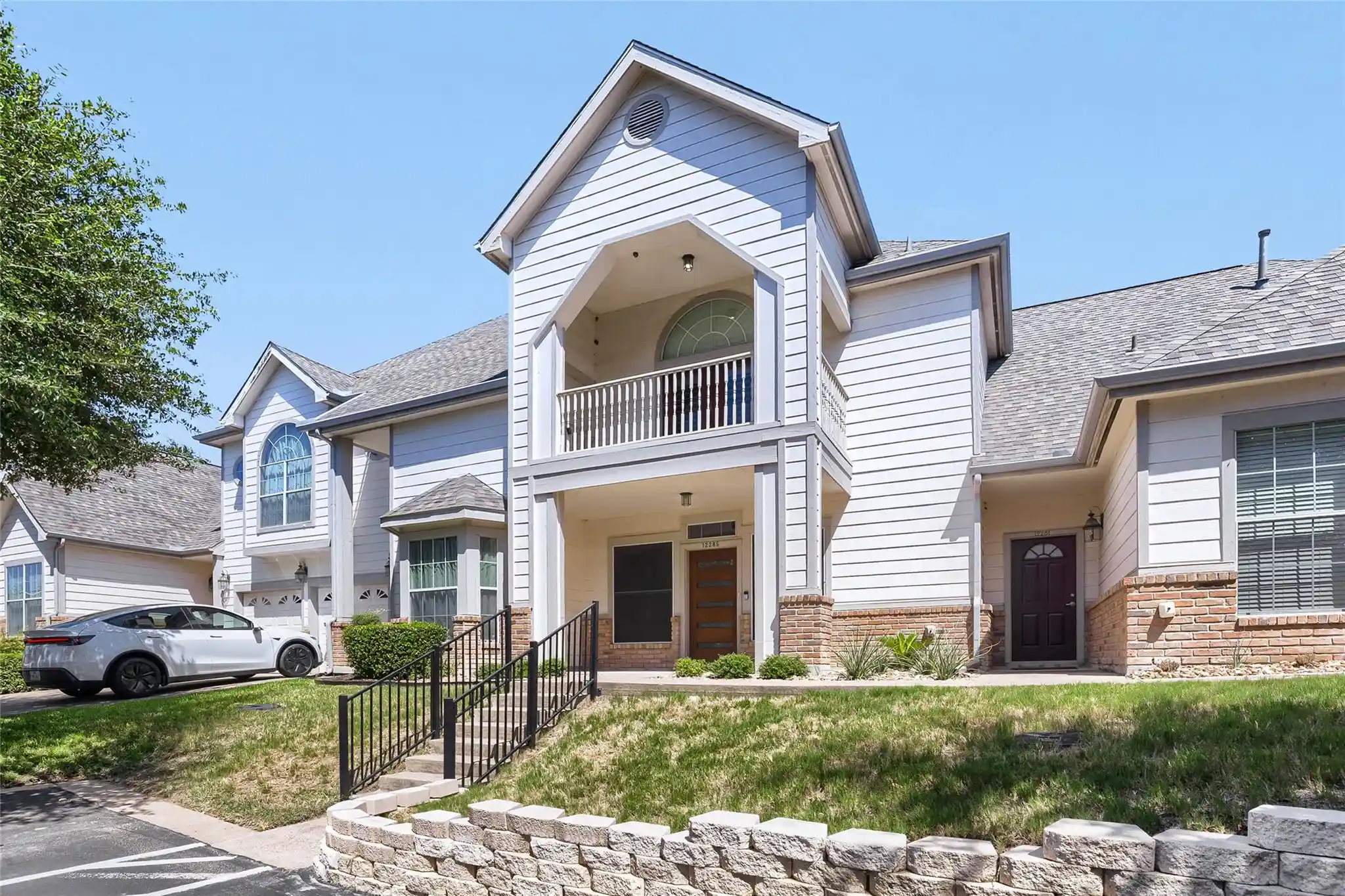 Listing Photo 2 - Condo for sale in 12285 Mulligan Gln Ct located at 12285 Mulligan Gln Ct, Austin, TX 78753 - Unit 12285 Mulligan Glen Ct